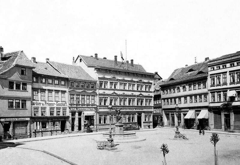 Datei:Kornmarkt 1867 Römischer Kaiser Neptun Nordhausen.jpg