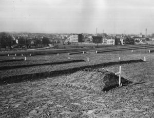 Ehrenfriedhof Nordhausen 1945.jpg