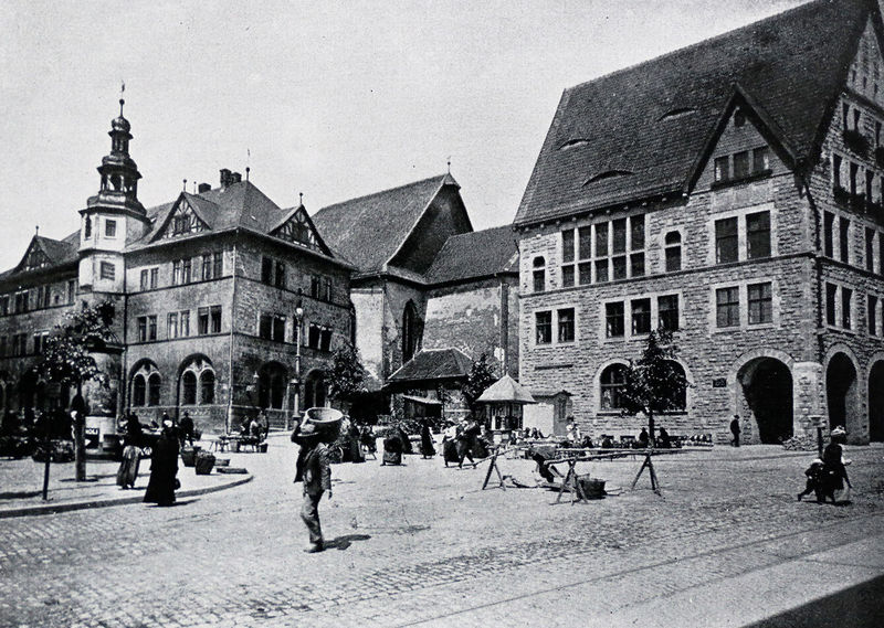 Datei:Rathaus und stadthaus nordhausen schiewek.jpg