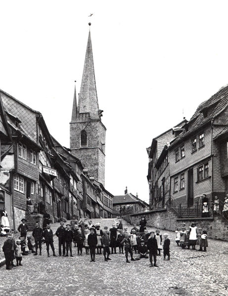 Datei:Petersberg mit Petrikirche Nordhausen.jpg