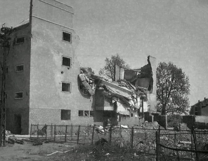 Datei:Sedan Turnhalle Zerstörung Nordhausen 1945.jpg