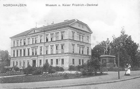 Datei:Altes Museum Kaiser-Friedrich-Denkmal.jpg