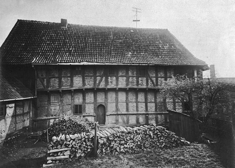 Datei:Hof des Frauenbergsklosters Nordhausen 2.jpg