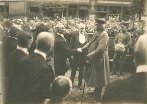 Paul von Hindenburg in Nordhausen 1924.jpg