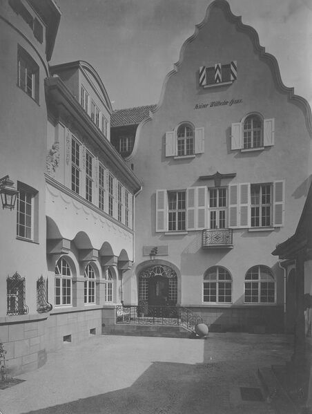 Datei:Innenhof des Vereinshauses.jpg
