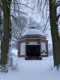 Mausoleum im Winter