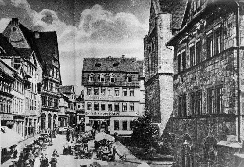 Datei:Markt Nordhausen Rathaus Nikolaikirche Rosenthalsches Haus.JPG