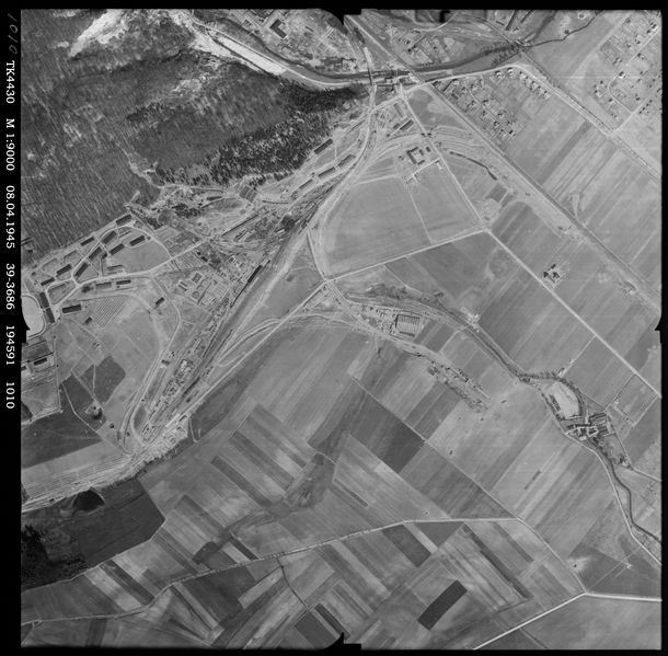 Datei:Luftbild Nordhausen - KZ Dora - April 1945 - 194591 1010.jpg