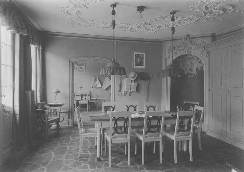 Datei:Zimmer im Vereinshaus.jpg