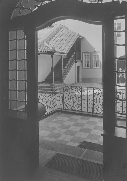 Datei:Eingangsbereich und Innenhof des Vereinshauses in der Hagenstraße 5.jpg