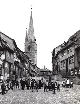 Petersberg mit Petrikirche um 1900