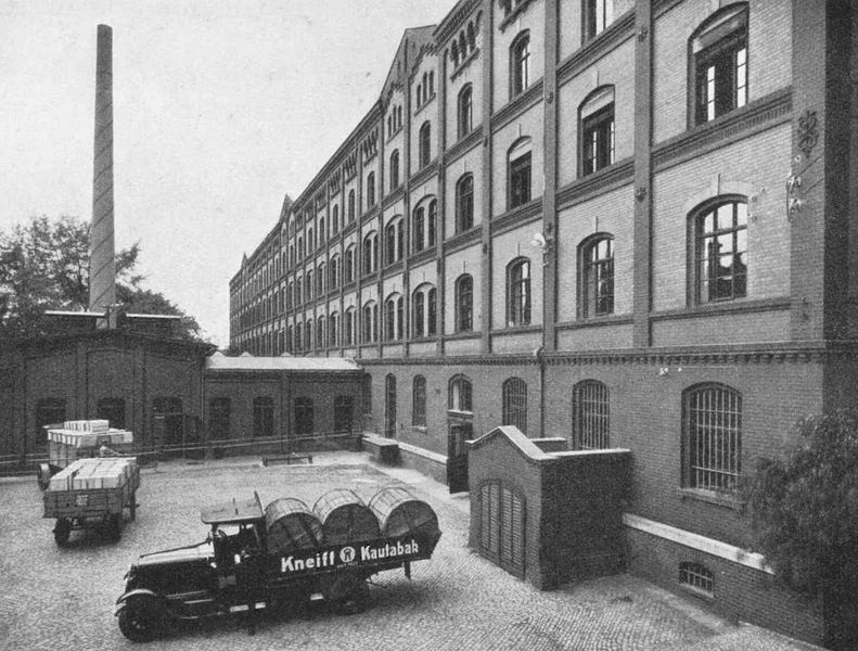 Datei:Blick in den Fabrikhof Kneiff Nordhausen.jpg