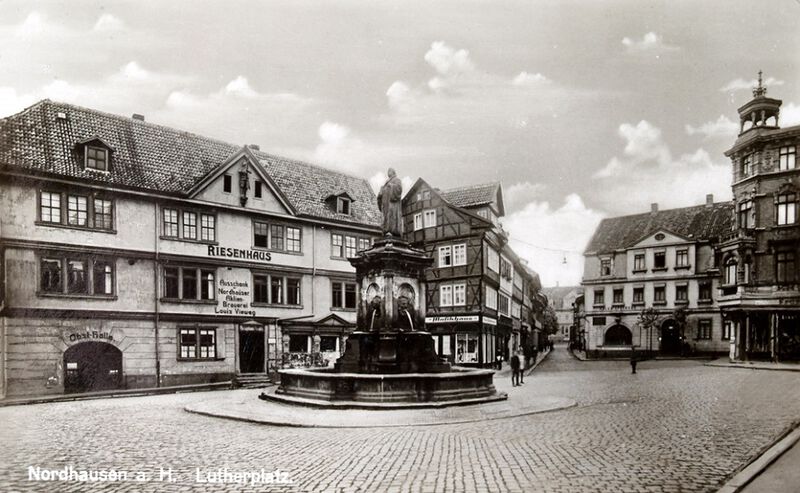 Datei:Lutherplatz Riesenhaus Nordhausen.jpg